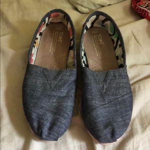 Toms